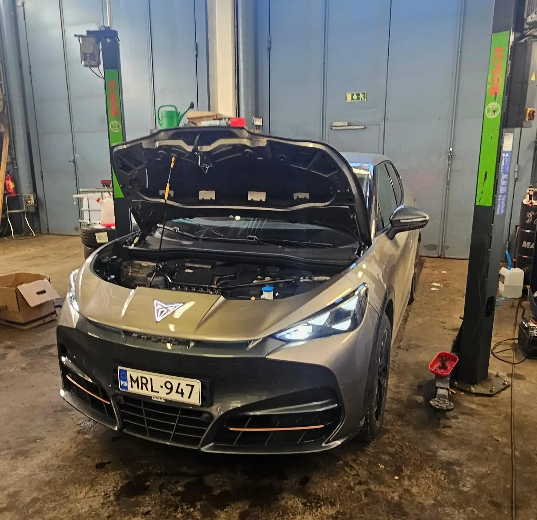 Byte av startbatteri Cupra Tavascan 2026 - 1